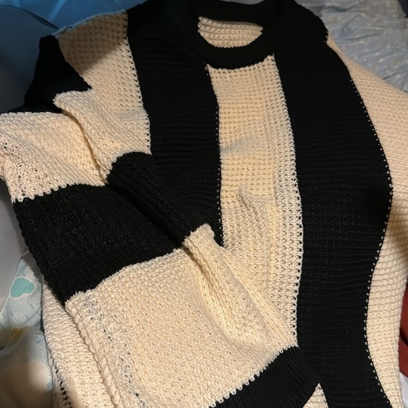 Commense Oversized Black White Stripes Color Soft Knit Sweater - Picture 2 of 2
